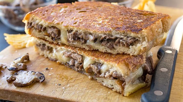 Kıymalı kaşarlı tost nasıl yapılır? Tarifi...