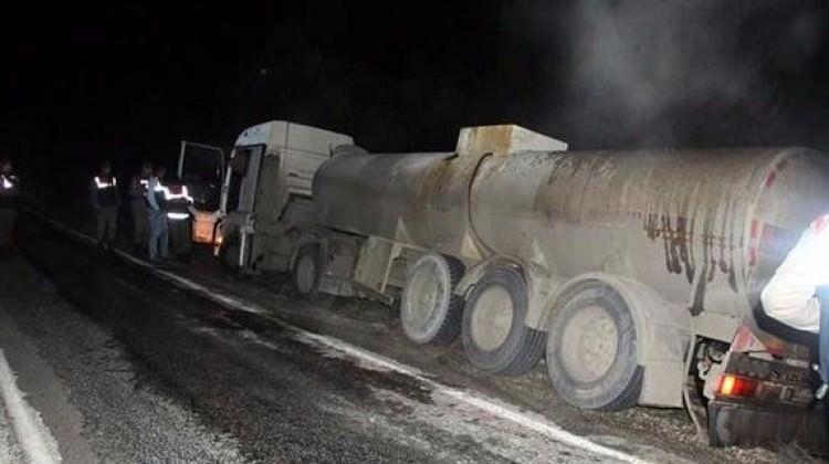 10 kilometre boyunca tankerden yola asit sızdı!