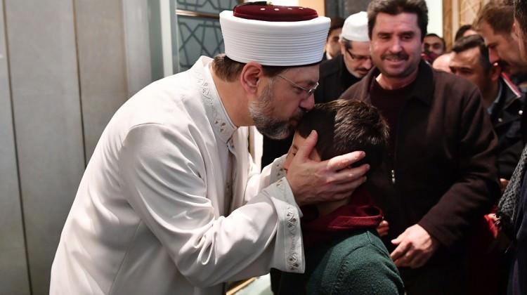 Diyanet İşleri Başkanı Erbaş gençlerle buluştu...