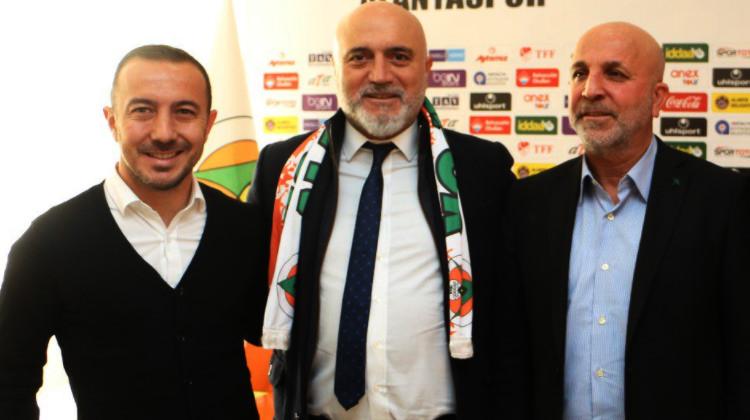 Hikmet Karaman 1,5 yıllık imzayı attı!