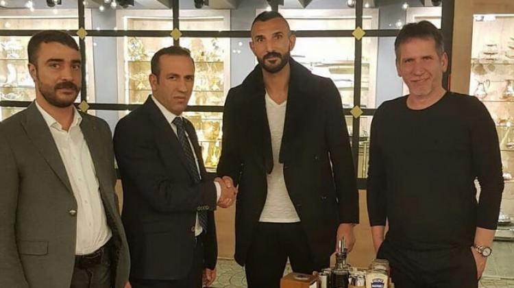 Yalçın Ayhan ile yollar ayrıldı