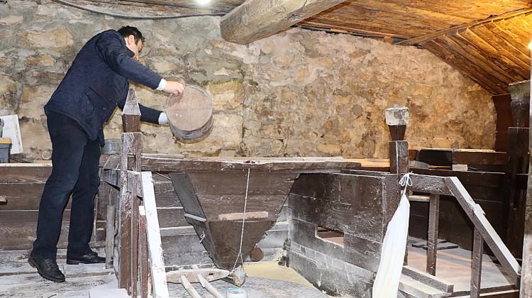 200 yıllık değirmen ilk günkü gibi hizmet veriyor