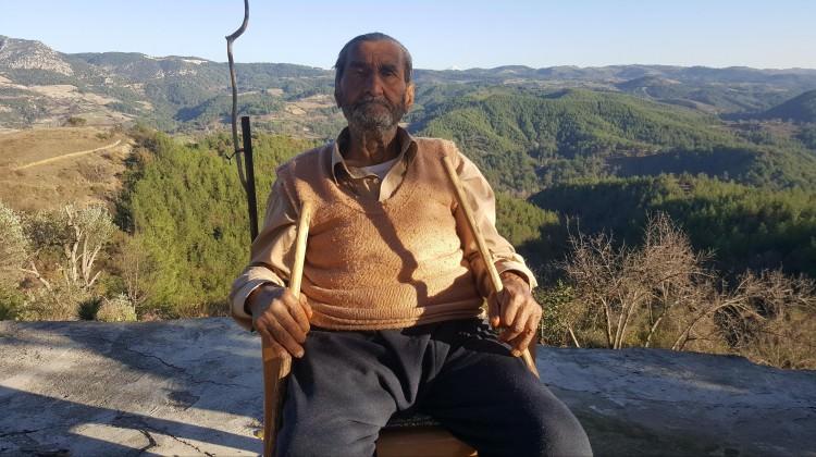 7 eş, 30 çocuk, 400 torun sahibi yalnız adam
