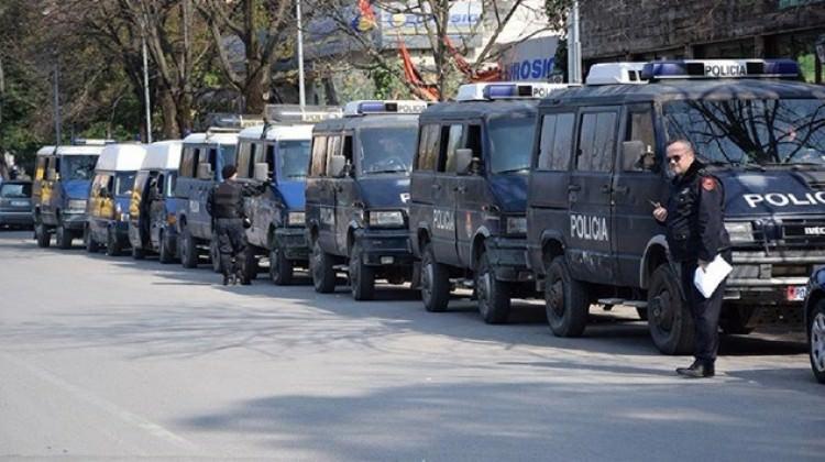 Arnavutluk'ta bombalı saldırı: 2'si ağır 8 yaralı