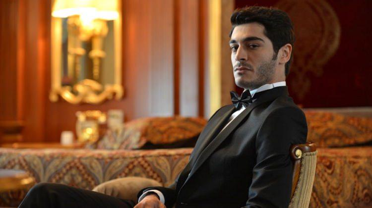 Bizim Hikaye'nin ilgiyle takip edilen oyuncusu Burak Deniz kimdir?