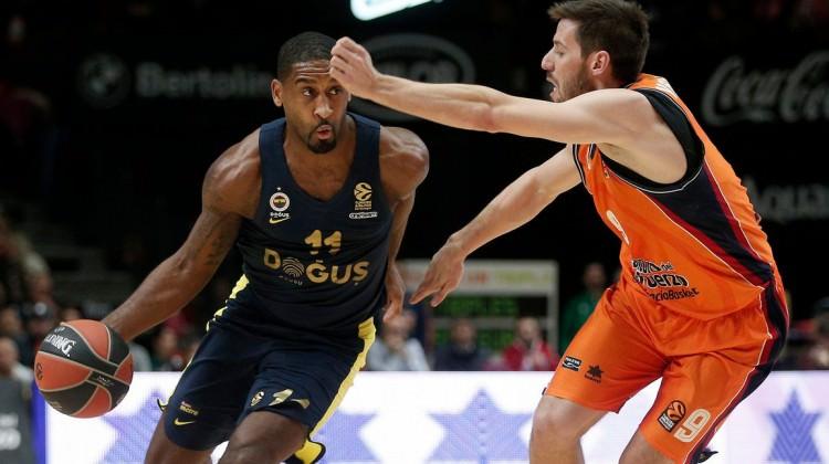 Fenerbahçe son çeyrekte işi bitirdi
