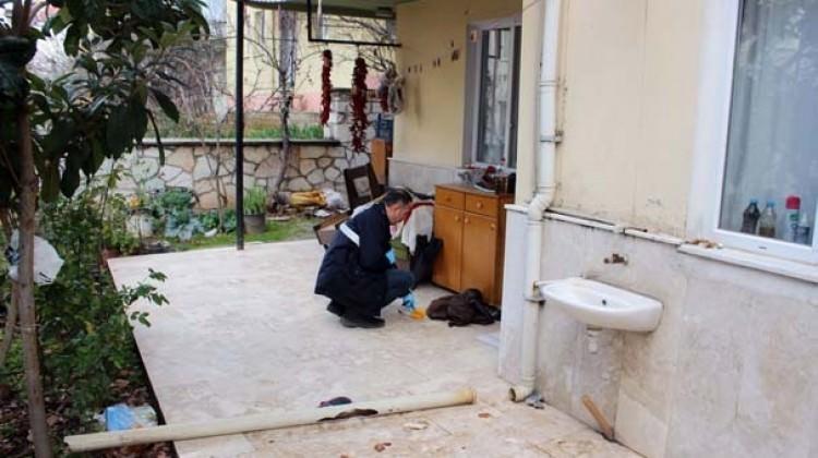 Karısını bıçaklayan cani kendi tuzağına düştü