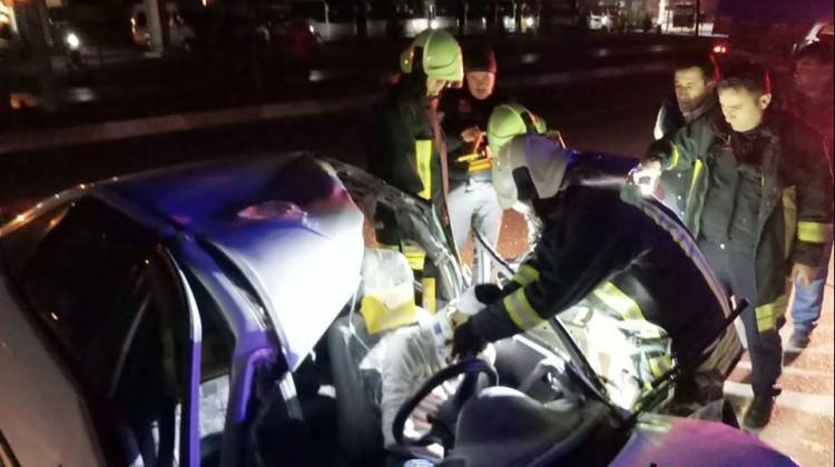 Otomobil kamyona çarptı: 1 ölü 1 yaralı