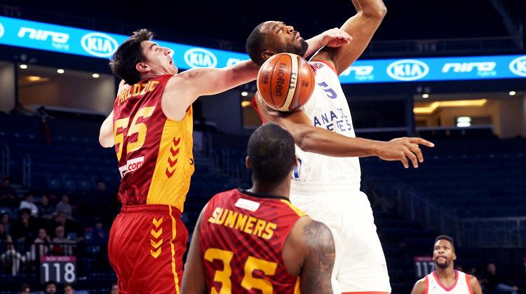 Potada dev maçı Anadolu Efes kazandı!