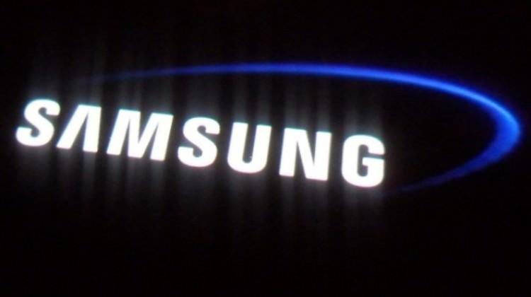 'Samsung katlanabilir telefonu tanıttı' iddiası