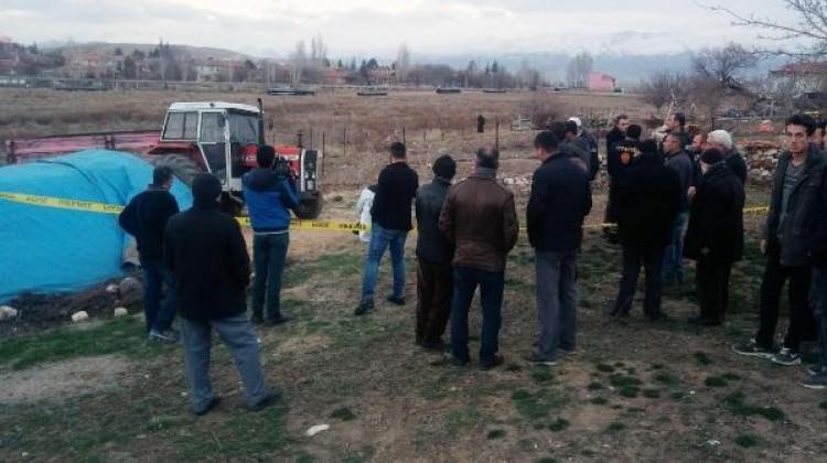 Traktörün altında kalıp öldü
