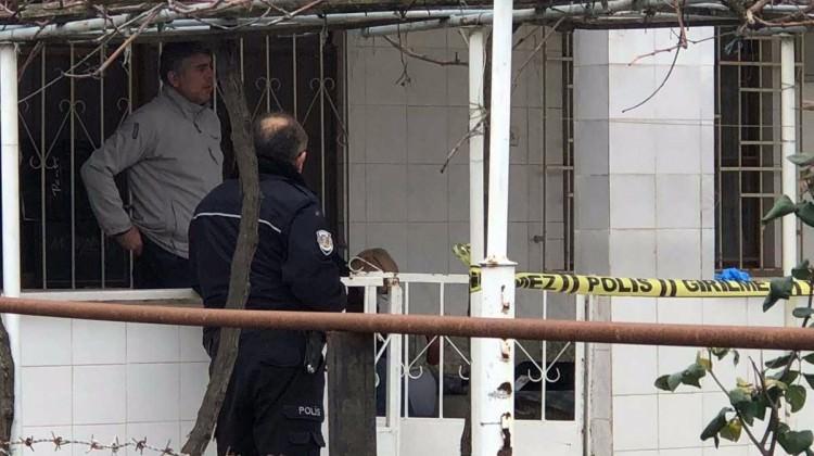 Yaşlı adam evinde ölü bulundu