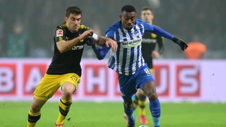 Borussia Dortmund puanı zor kurtardı