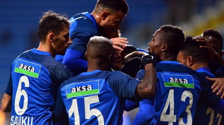 İkinci yarı müthiş maçla açıldı! 5 gol, 1 kırmızı