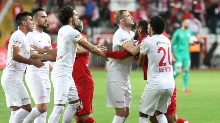 Kayserispor güle oynaya çeyrek finalde!