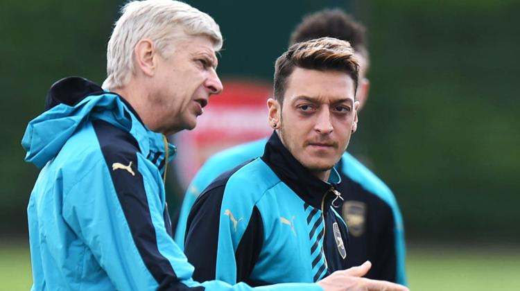 Wenger açıkladı! Mesut kalacak mı?