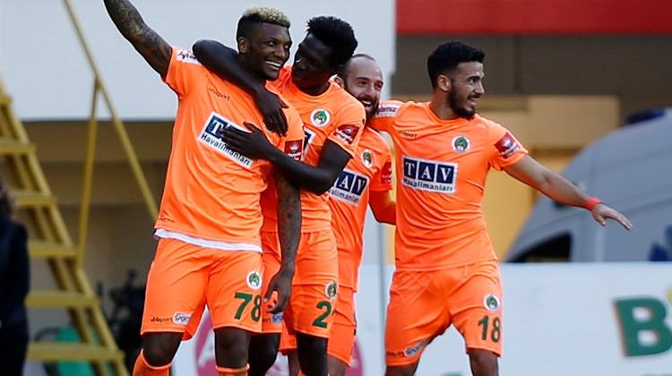 Vagner Love'sız Alanya, Bursa'ya acımadı!