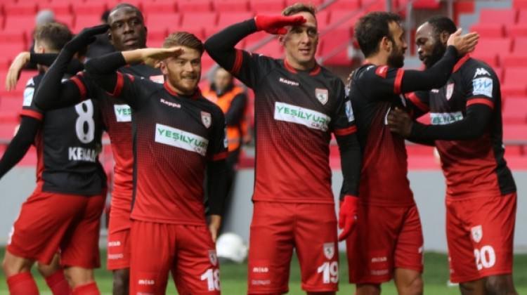 Samsunspor evinde güle oynaya kazandı
