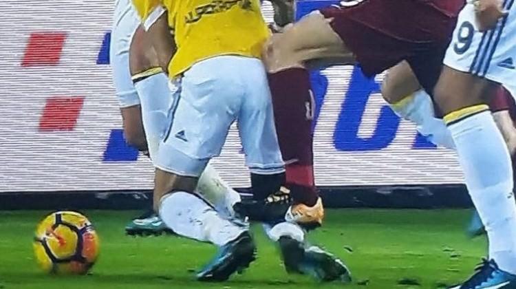 Tartışma yaratan pozisyon! F.Bahçeliler isyan etti