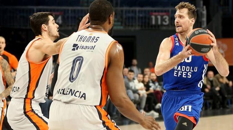 Anadolu Efes İspanyollara acımadı