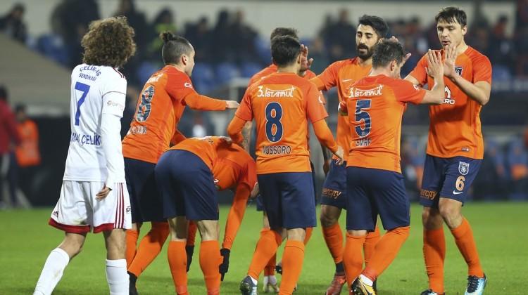 Başakşehir gol şovla zirveye!