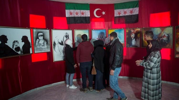 Suriyeli kadın ressamlar Azez'de sergi açtı