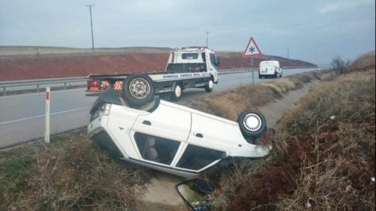 Çorum'da otomobil şarampole devrildi: 6 yaralı