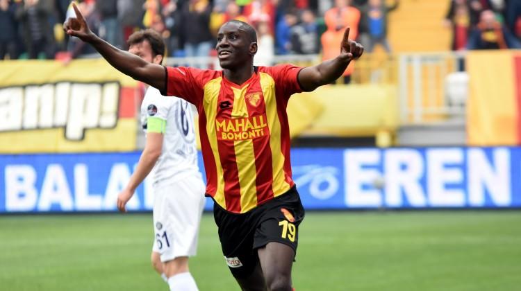 Demba Ba koptu geliyor! 1+1 yÄ±llÄ±k anlaÅma...