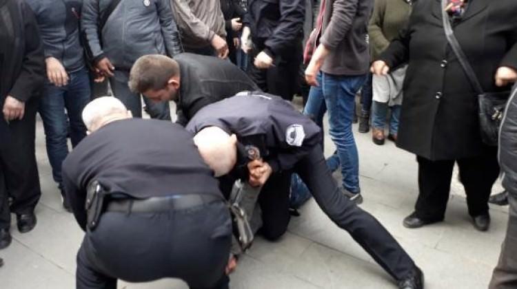 Gençlerin küfür kavgası kanlı bitti!