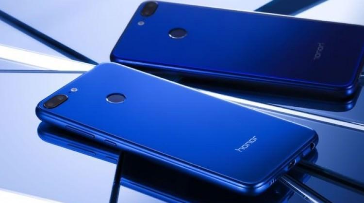 Dört kameralı telefon resmen satışa sunuldu!