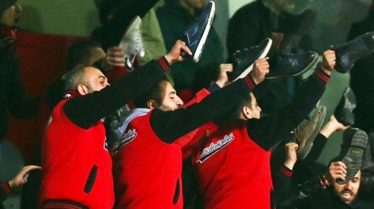 Şenol Güneş'e çok ilginç protesto!