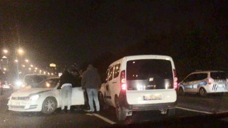 TEM'de gece trafiğini kilitleyen kaza