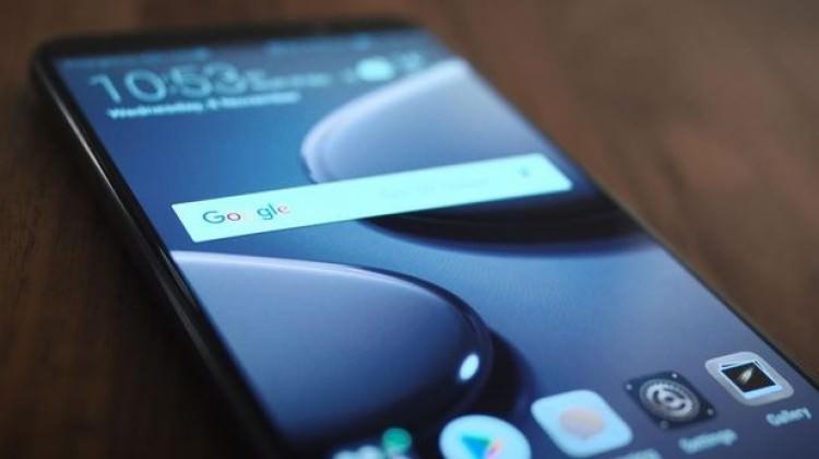 Telefon satmak için yalan yorum yazdırmış!
