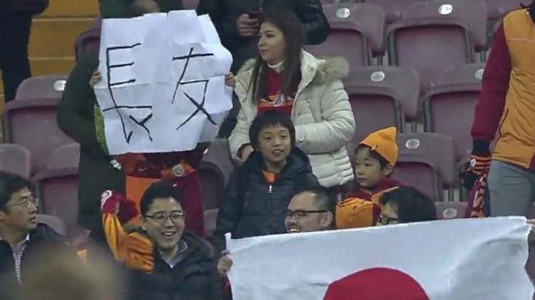 Japon taraftarlar TT Stadı'na akın etti