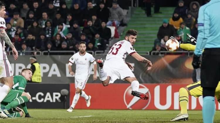 Milan ilk maçta işi bitirdi