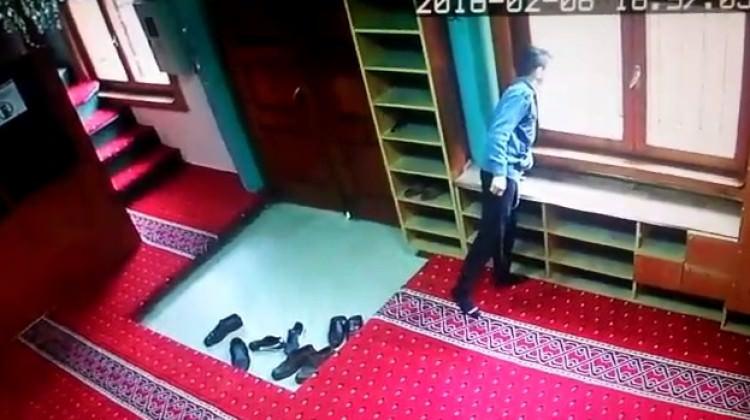 Namaz vaktinde camiyi soymaya kalktılar