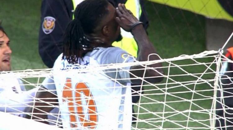Trabzonspor taraftarı Adebayor'u alkışladı!