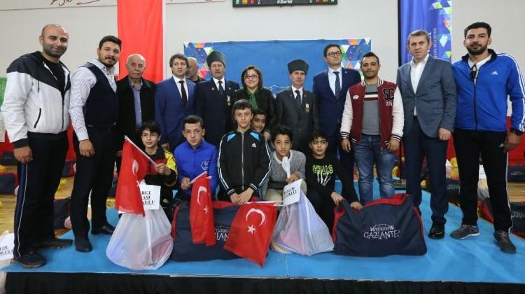 Gaziantep BB'den okullara spor desteği