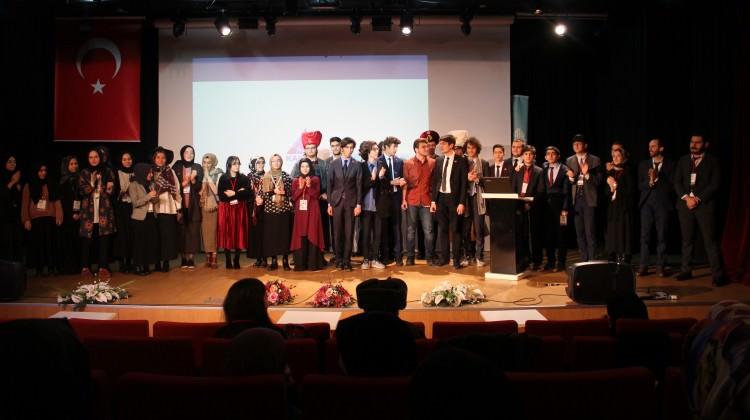 3 kıtadan 400 öğrenci Kartal'da buluştu