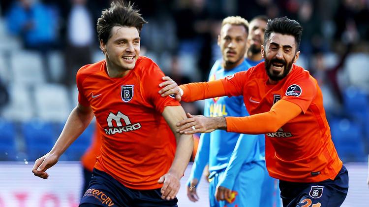 Başakşehir evinde kazandı! Zirve alev alev!