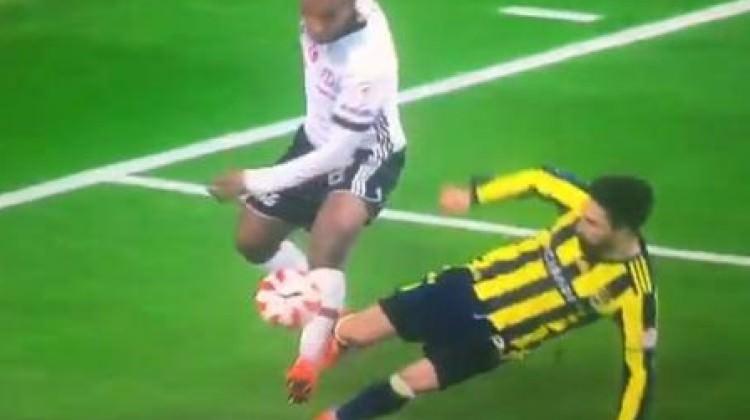 Beşiktaşlıları çıldırtan pozisyon! Beşiktaşlıları çıldırtan pozisyon!