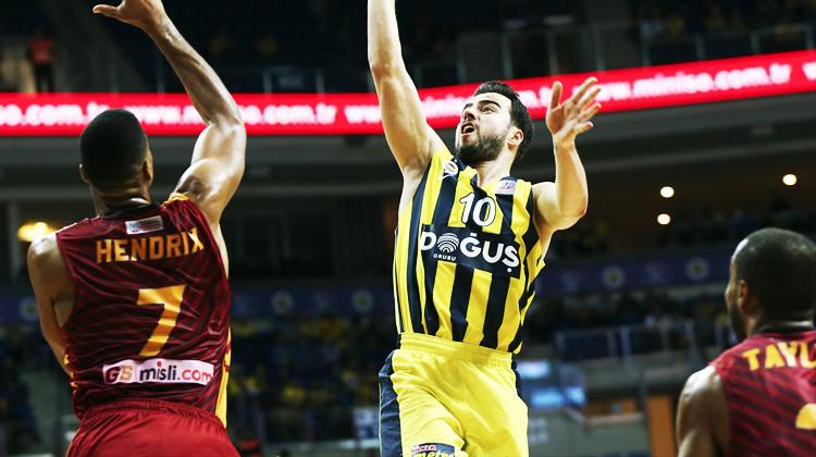 Derbide F.Bahçe, G.Saray'ı farklı geçti!
