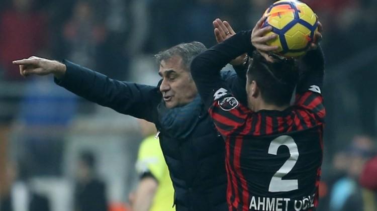Ahmet Çakar'dan taç hırsızlığı paylaşımı