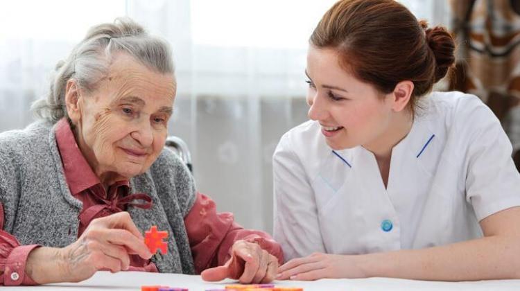 Alzheimer hasta yakınlarına destek sempozyumu