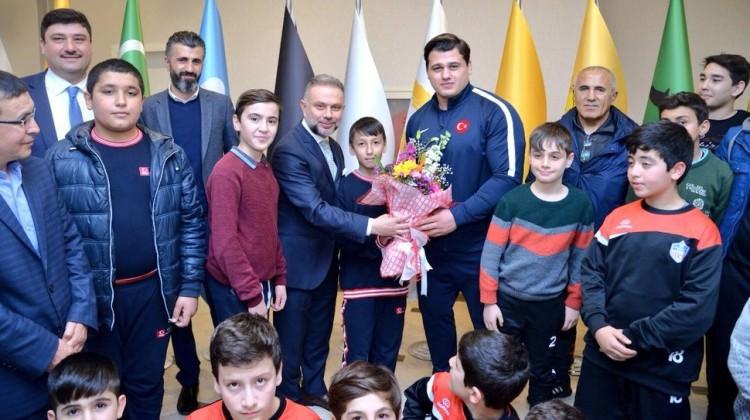 Rıza Kayaalp öğrencilerle buluştu
