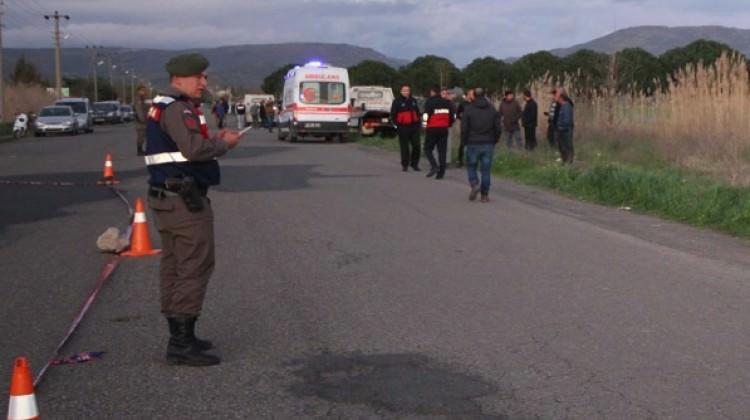 Sahilde yürüyüş yapan kadınlara otomobil çarptı