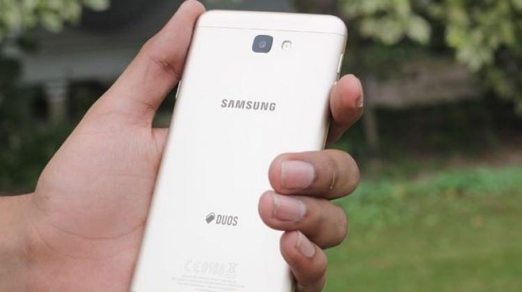 Samsung'un bütçe dostu amiral gemisi göründü!