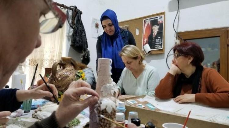 Devlet büyüklerinin hediyelerini o yapıyor