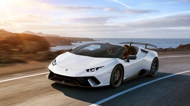 Lamborghini yeni canavarını tanıttı!