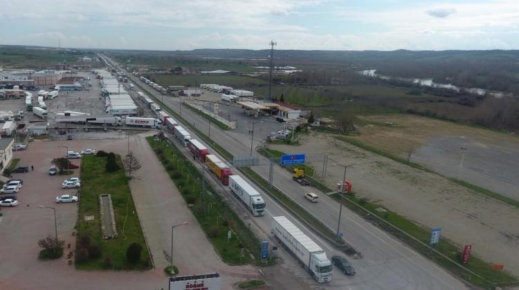 TIR'lar 23 kilometre kuyruk oluşturdu